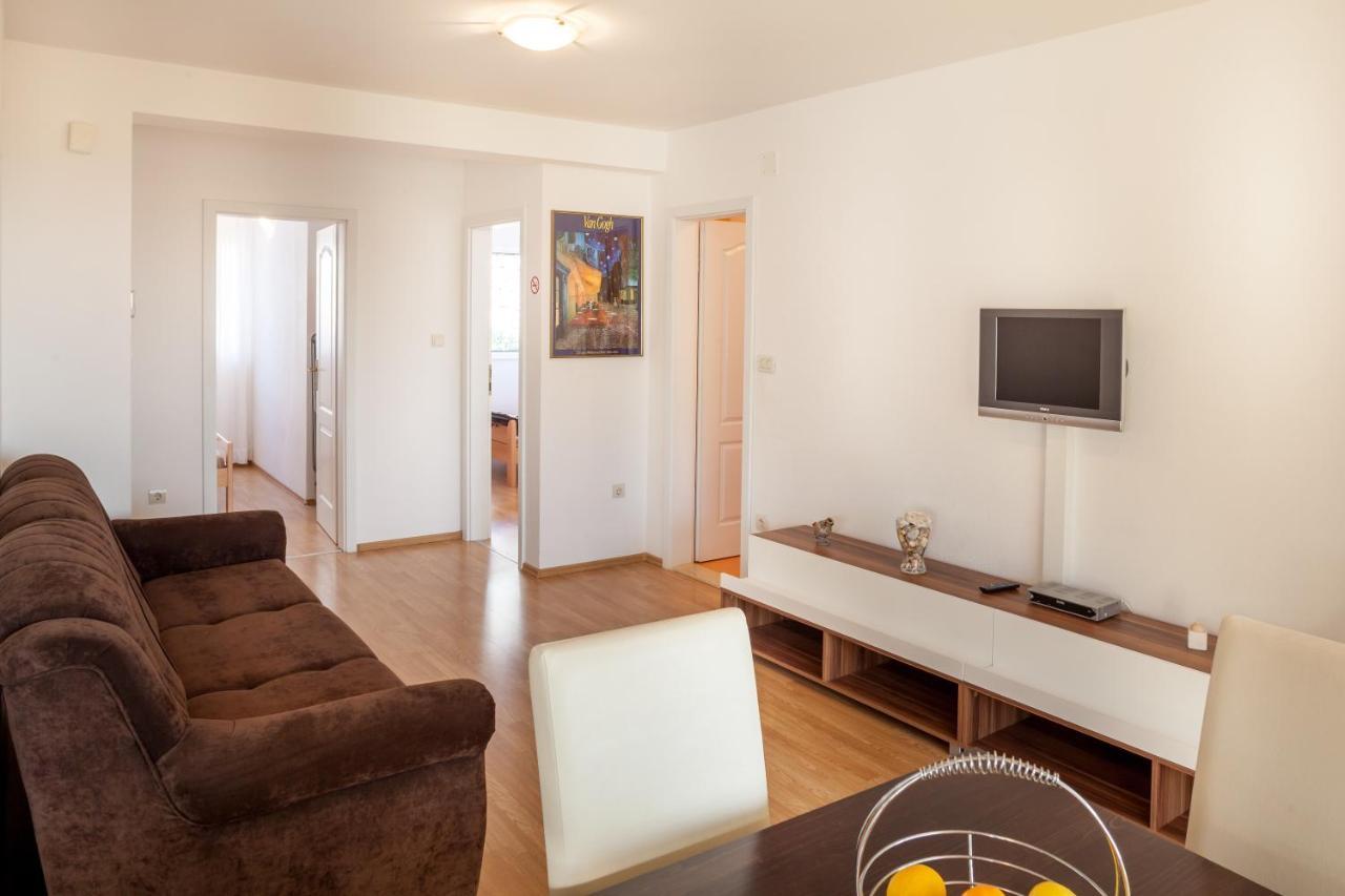 Apartments Leut 80M From The Sea ポドゥゴラ 部屋 写真