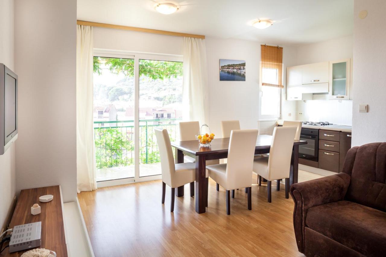 Apartments Leut 80M From The Sea ポドゥゴラ 部屋 写真