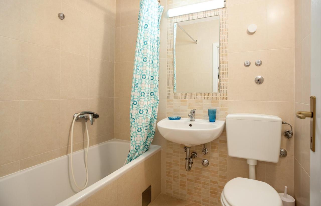 Apartments Leut 80M From The Sea ポドゥゴラ 部屋 写真