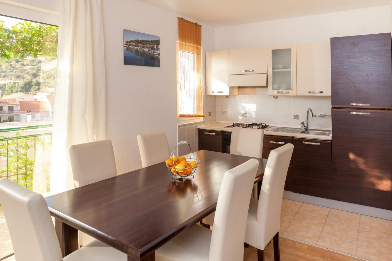 Apartments Leut 80M From The Sea ポドゥゴラ 部屋 写真
