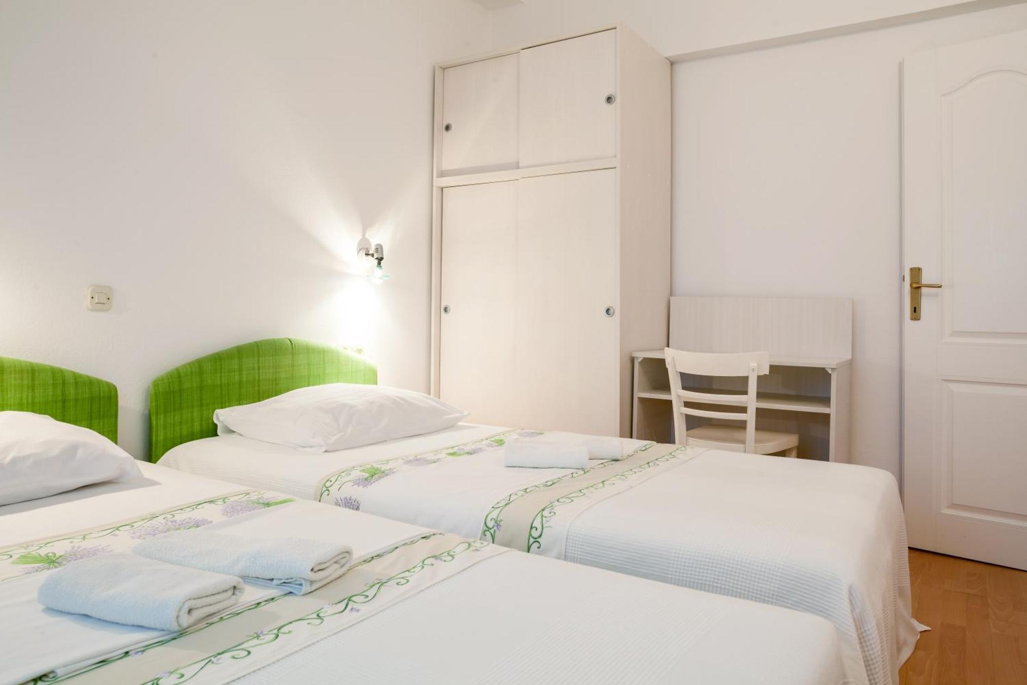 Apartments Leut 80M From The Sea ポドゥゴラ 部屋 写真