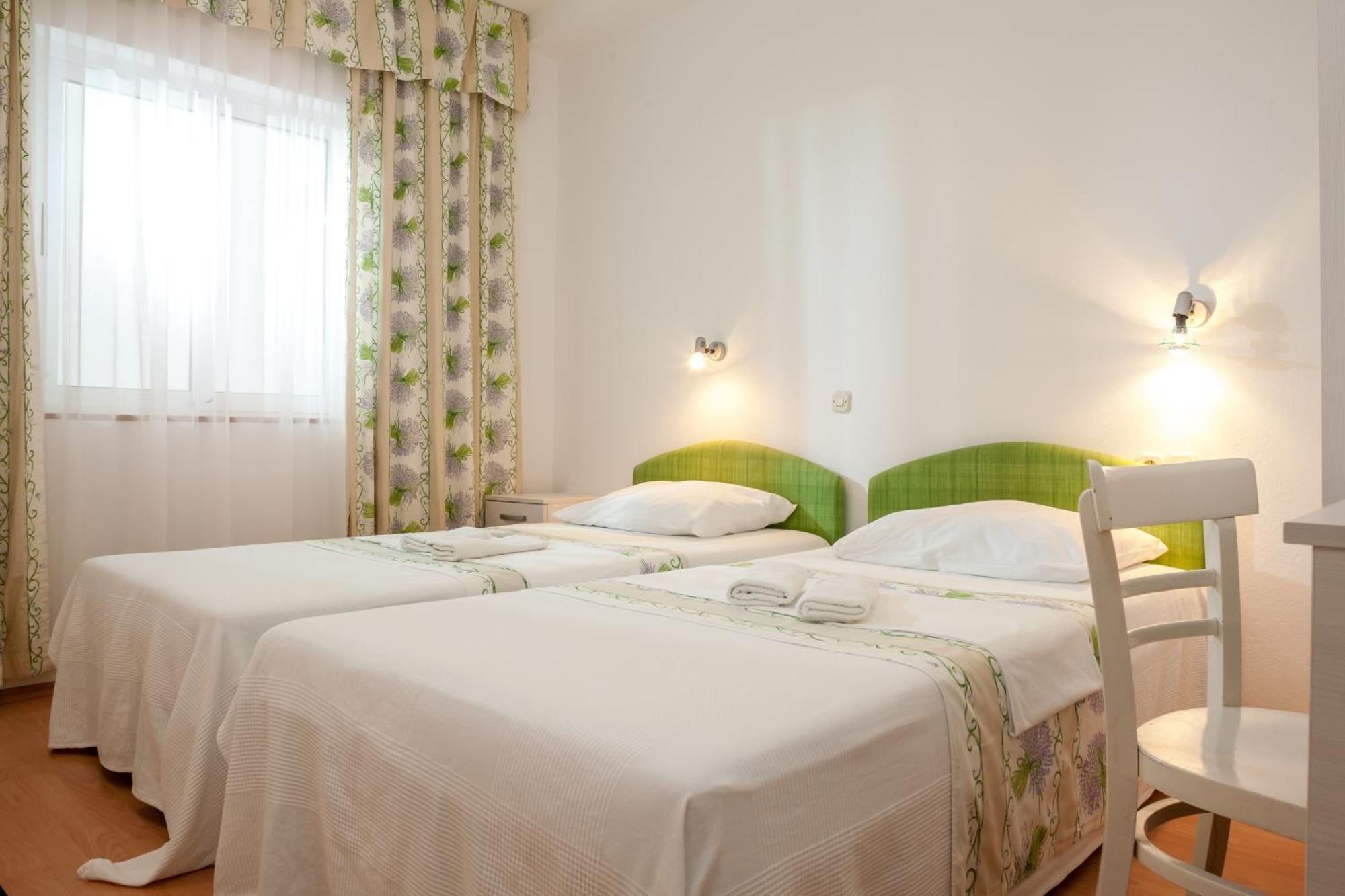 Apartments Leut 80M From The Sea ポドゥゴラ 部屋 写真
