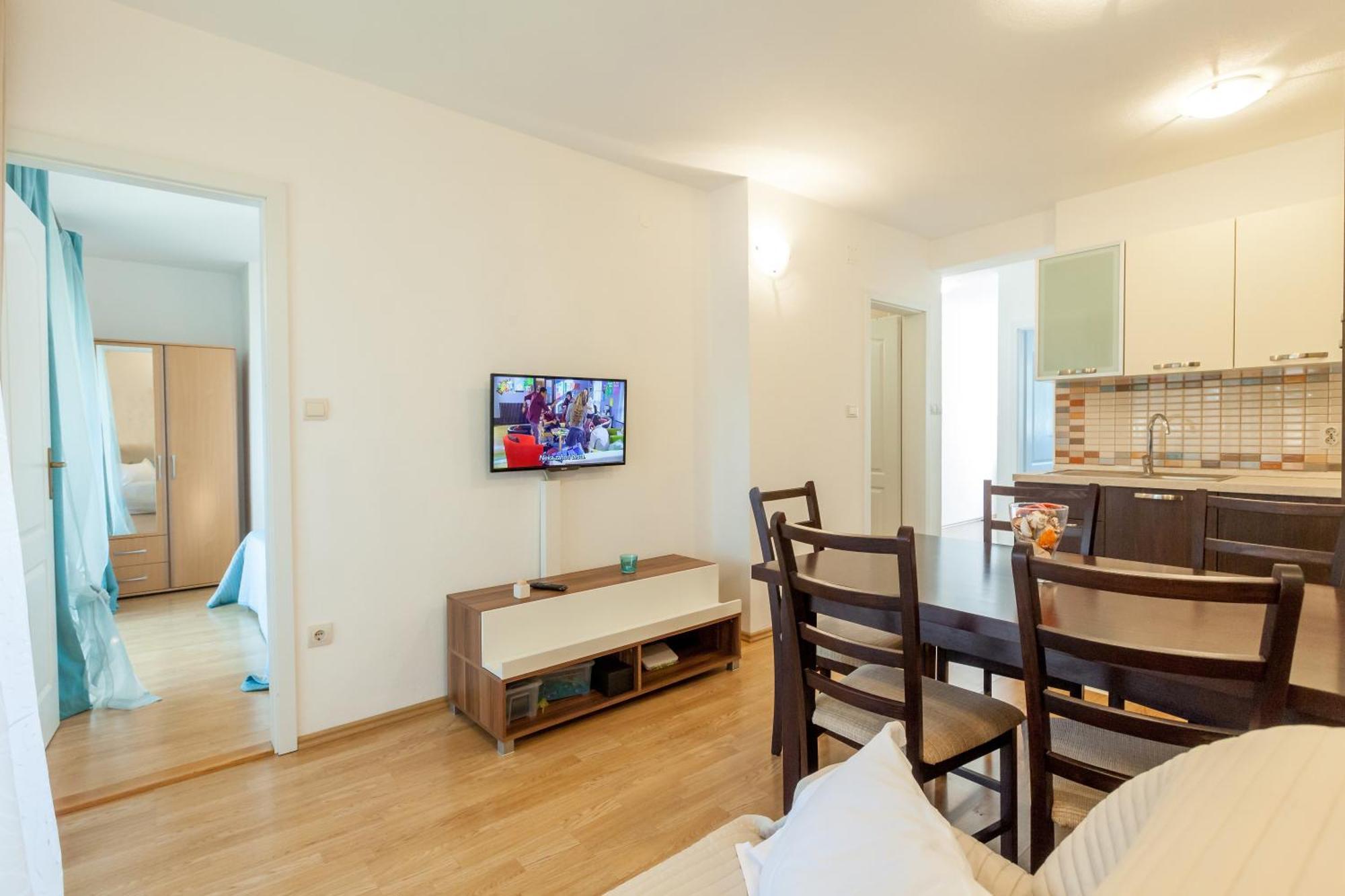 Apartments Leut 80M From The Sea ポドゥゴラ 部屋 写真