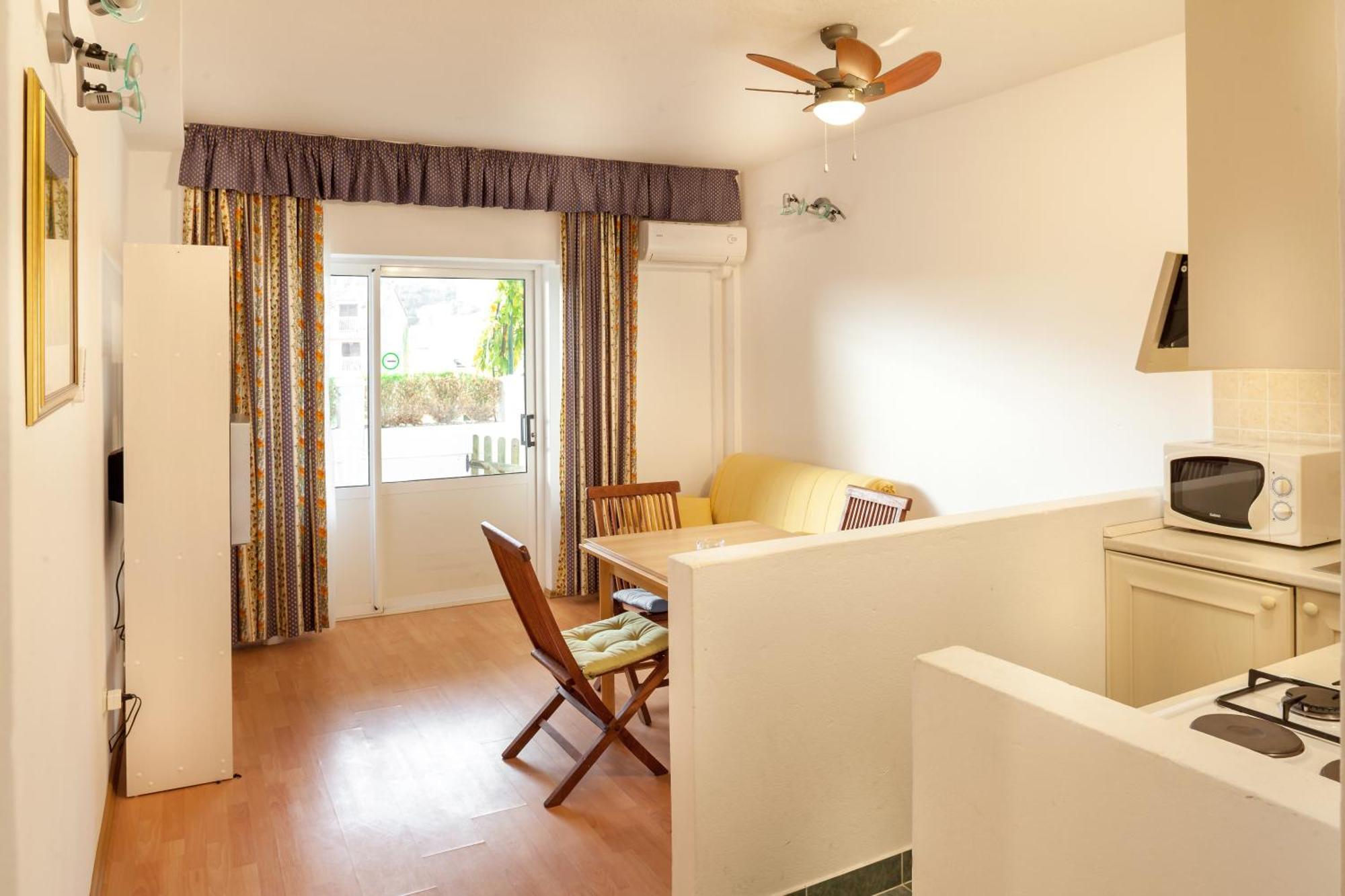 Apartments Leut 80M From The Sea ポドゥゴラ 部屋 写真